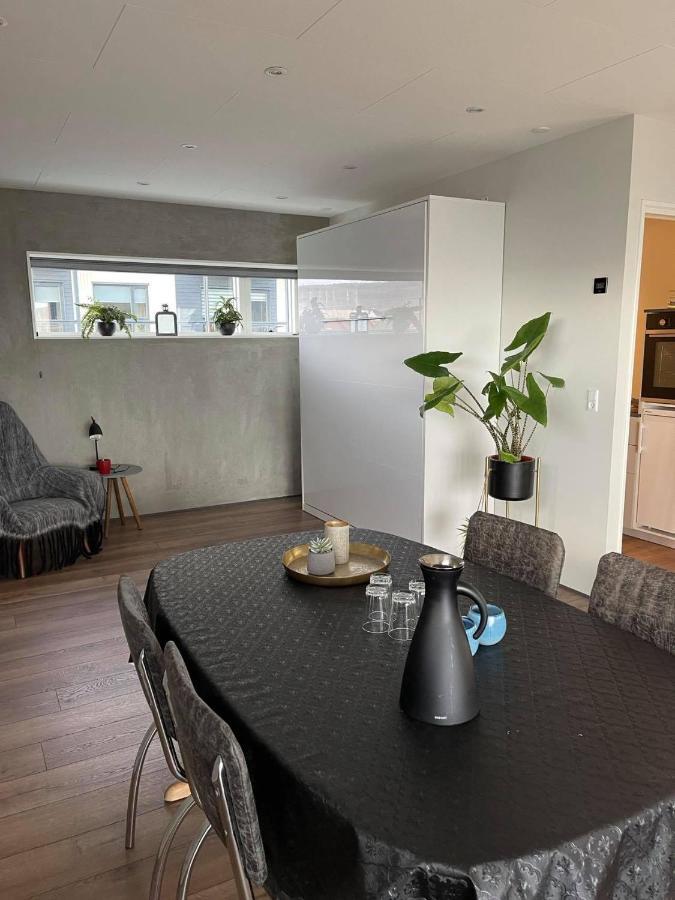 Modern Apartment With City & Oceanside View Torshavn Exterior photo